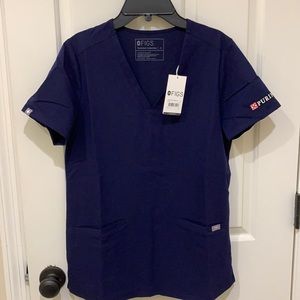 FIGS Casma three pocket scrub top